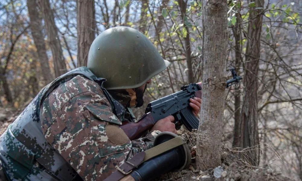 Ρωσία: Αρμένιοι αυτονομιστές παρέδωσαν 6 τεθωρακισμένα και πολλά όπλα και πυρομαχικά